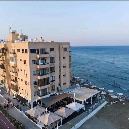 Bettys 1Br Seafront Apt Larnaca Dış mekan fotoğraf