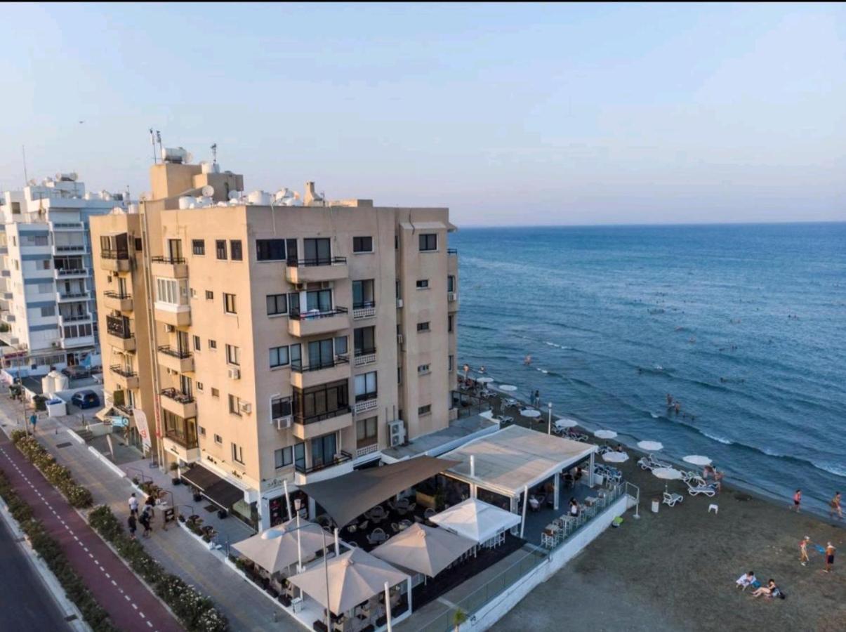 Bettys 1Br Seafront Apt Larnaca Dış mekan fotoğraf