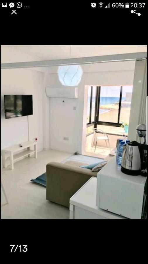 Bettys 1Br Seafront Apt Larnaca Dış mekan fotoğraf